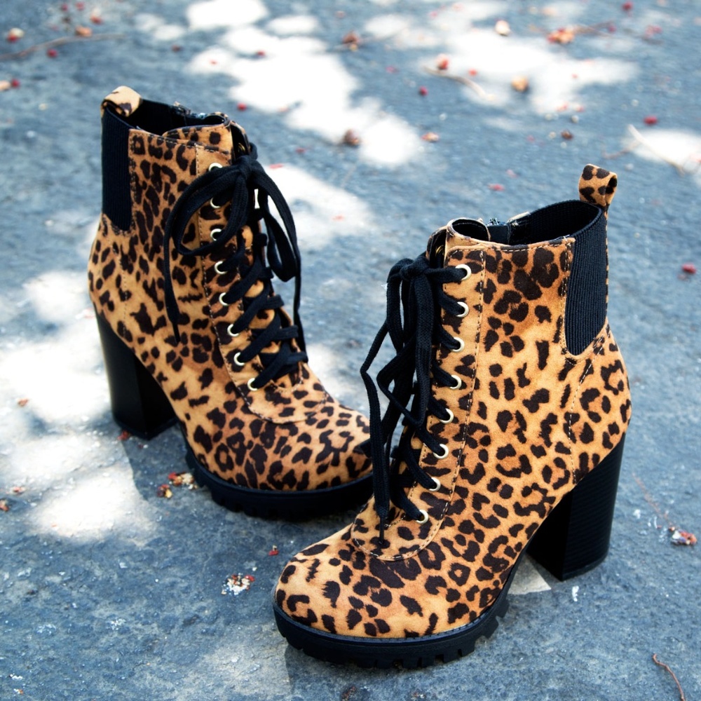 SZ 8 Leopard Chunky Heel Platform Ankle Booties